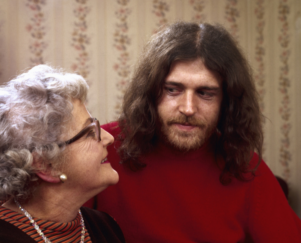 Joe-Cocker-with-his-mother-1970