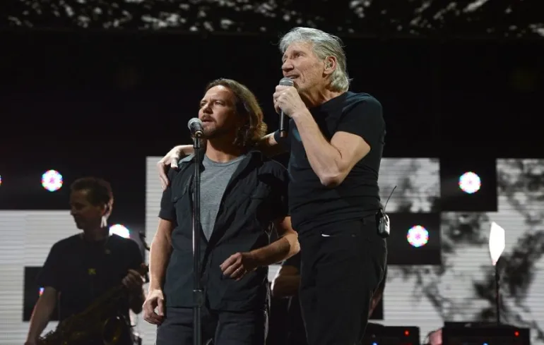 Comfortably Numb - Roger Waters & Eddie Vedder