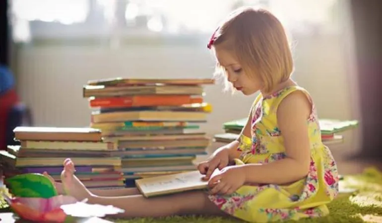 Πώς να κάνετε το παιδί σας να αγαπήσει το διάβασμα βιβλίων...