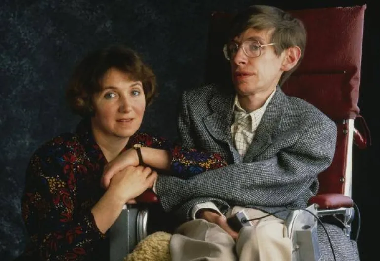 Stephen Hawking: Η απίστευτη ζωή του «πιο φωτεινού αστεριού» της σύγχρονης κοσμολογίας