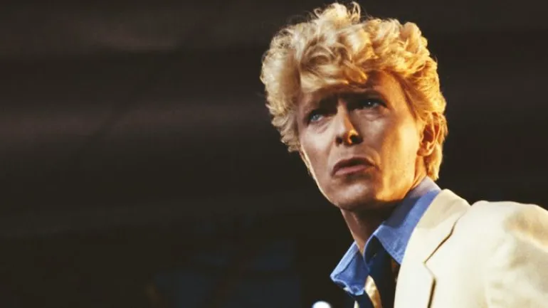 Τούφα από τα μαλλιά του David Bowie ενδέχεται να πουληθεί για χιλιάδες δολάρια σε δημοπρασία