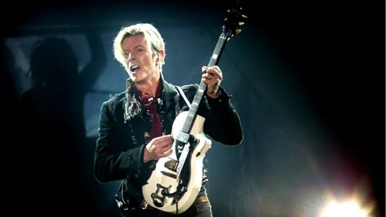 Οι τελευταίες επιθυμίες του David Bowie, που άφησε την περιουσία του, τι έγινε η σωρός του