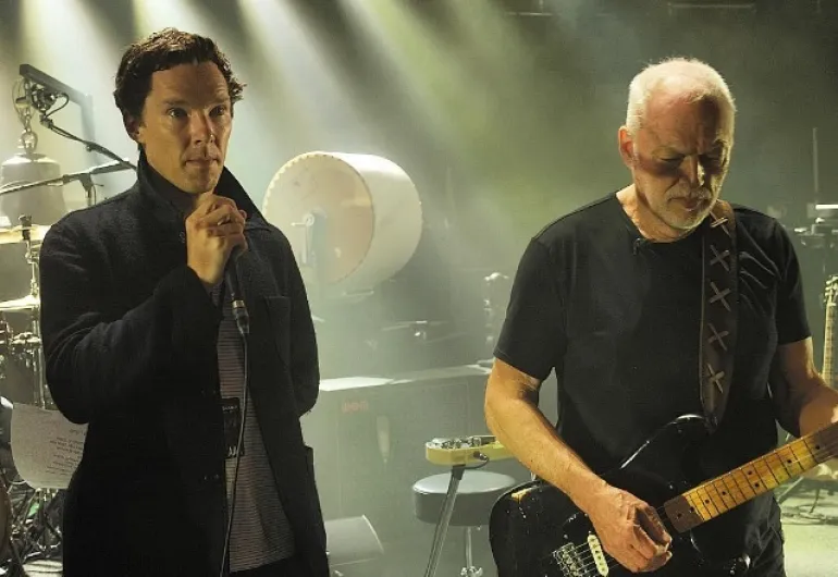 Ο ηθοποιός Benedict Cumberbatch τραγουδά το Comfortably Numb μαζί με τον David Gilmour