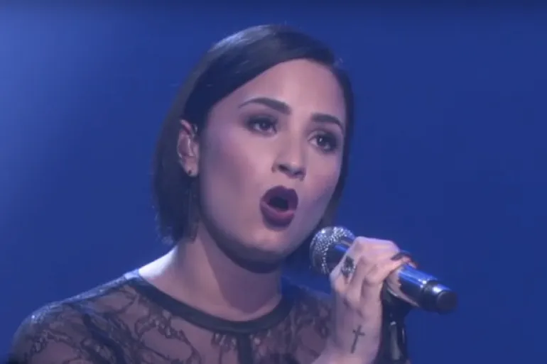 Stone Cold-Demi Lovato  στην 'Ellen'