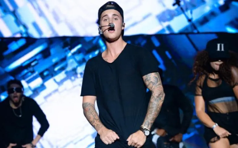 17 τραγούδια στο τοπ 100 Αμερικής ο Justin Bieber