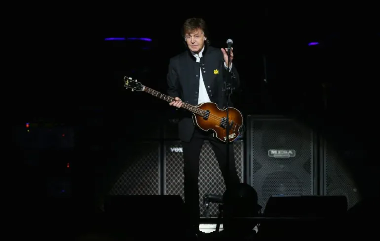 O Paul McCartney έπαιξε για 50 άτομα σε παμπ του Λίβερπουλ