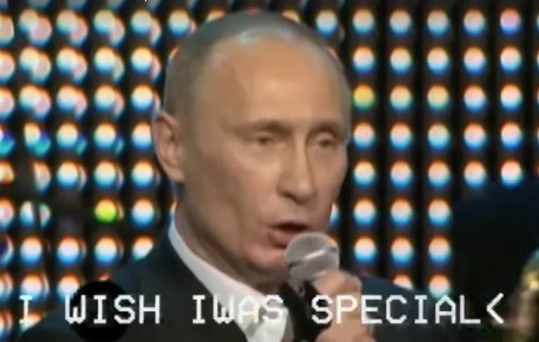 Ο Putin τραγουδάει το Creep των Radiohead;