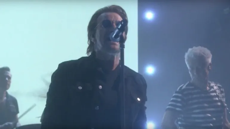 Οι U2 στον Jimmy Fallon τραγουδούν και μιλούν για το νέο τους άλμπουμ