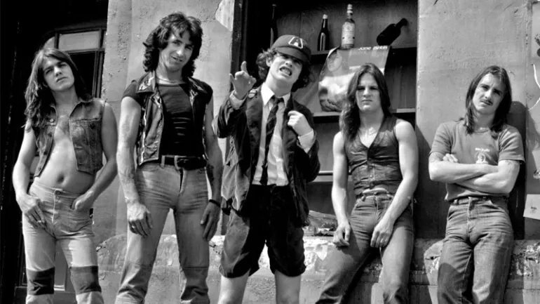 AC/DC, το riff από το Whole Lotta Rosie μας εξηγεί γιατί είναι κορυφαίοι
