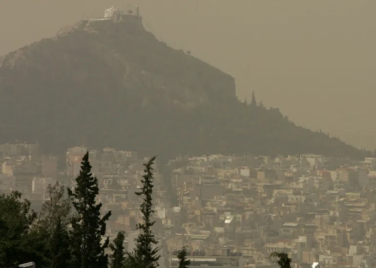 10 τραγούδια για την σκόνη που 'έπνιξε'  την Ελλάδα