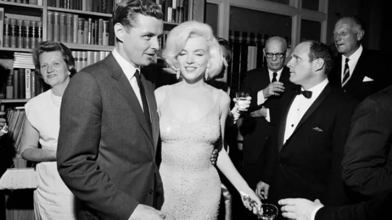 To φόρεμα της Marilyn Monroe 'Happy Birthday, Mr. President' πωλήθηκε για 4,8 εκατομμύρια δολάρια