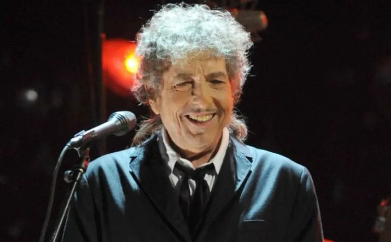 Bob Dylan: Ξαναγράφει τραγούδια του και τα εικονογραφεί για έκθεση στο Λονδίνο