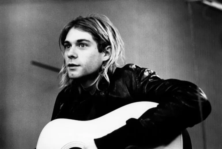 Ο Kurt Cobain έπαιζε κιθάρα με το αριστερό...;