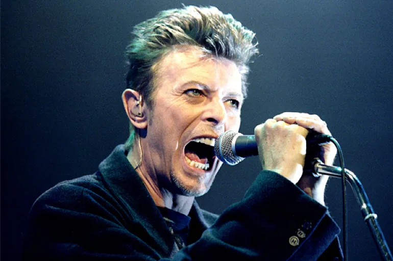 O David Bowie 'χαρίζει' Ευρώ στους Έλληνες φίλους του με δισκάκι 45' 