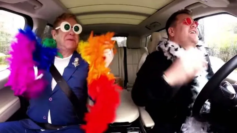 Ο Elton John στο αυτοκίνητο του James Corden...