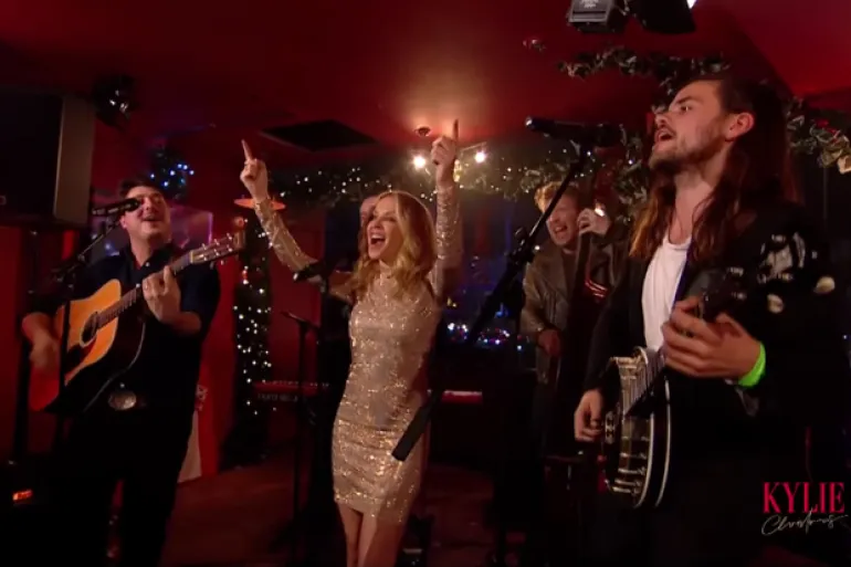 All I Want For Christmas Is You-Kylie Minogue με Mumford & Sons & η Mariah