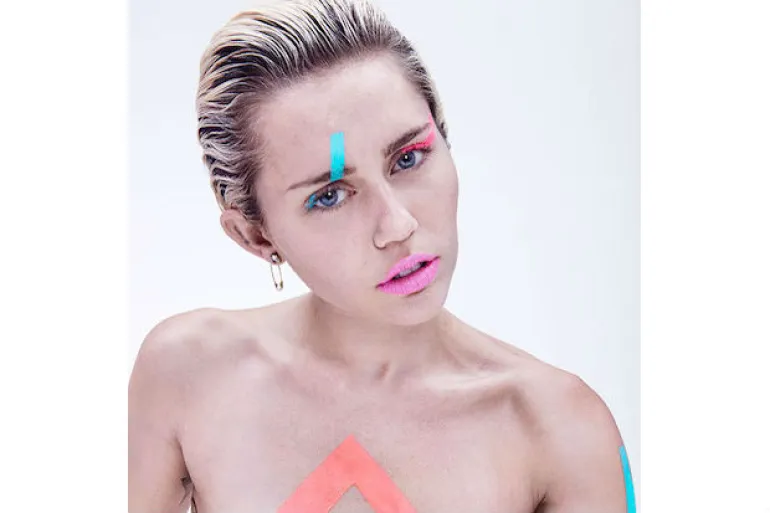Η Miley Cyrus φωτογραφίζεται γυμνή για το περιοδικό Paper...