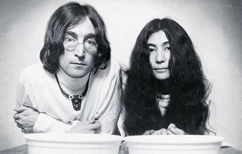 Νέα έκθεση με τη προσωπική και καλλιτεχνική ιστορία του John Lennon και της Yoko Ono