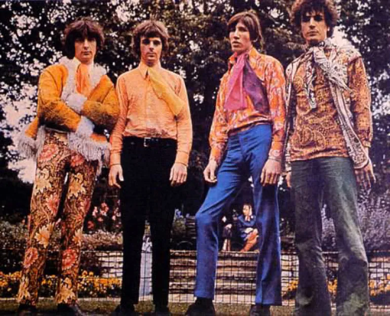 1967 κυκλοφορούν το πρώτο τους άλμπουμ οι Pink Floyd, The Piper At The Gates Of Dawn οι Pink Floyd