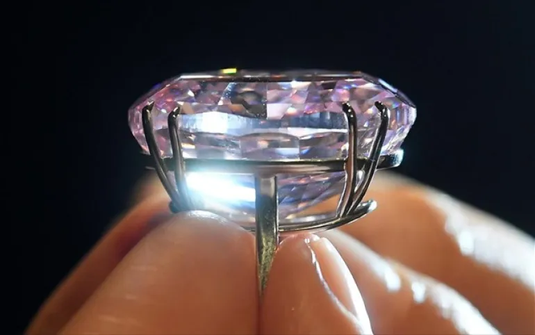 Πωλήθηκε αντί 71,2 εκατ. δολαρίων το διαμάντι «Pink Star»