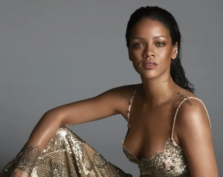 Η Rihanna φωτογραφίζεται για το περιοδικό Vogue...