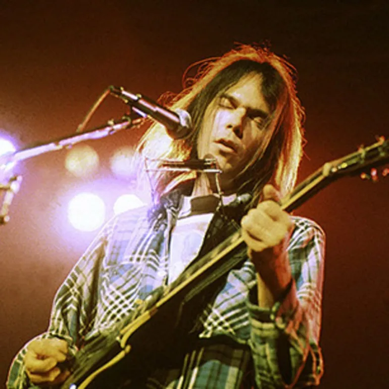 Τι μουσική ακούει ο Neil Young την Κυριακή το πρωί, έγινε 72 ετών
