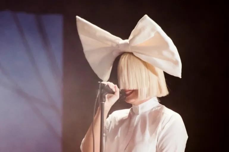 This Is Acting- Sia με 3 νέα τραγούδια και νέα ρημίξ