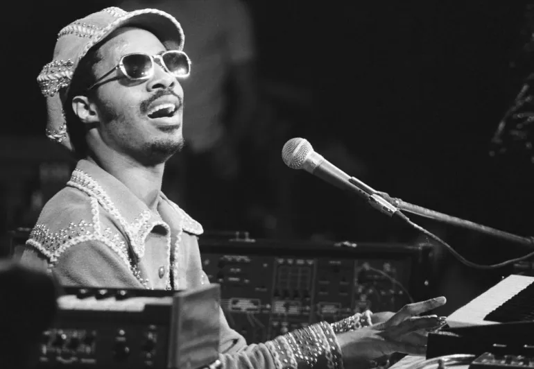 Διασκευάζοντας τον Stevie Wonder | 13 τραγούδια
