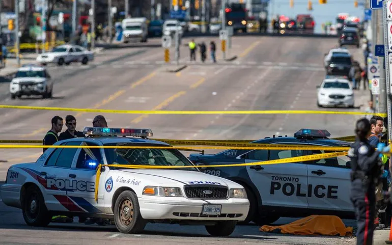 Τορόντο: 10 νεκροί και 15 τραυματίες από πτώση οχήματος σε πεζούς
