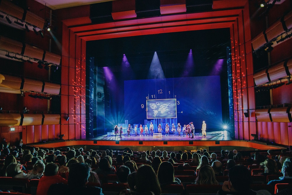 pagkosmia imera amea oi draseis tis alpha bank gia prosvasimotita ston politismo 1