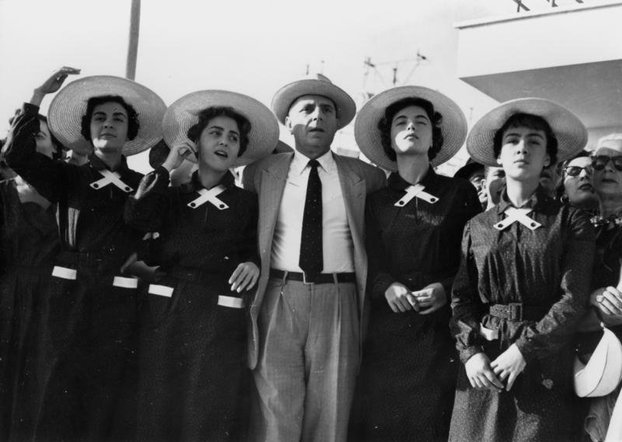 i theia apo to sikago