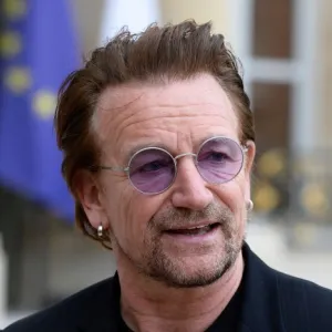 Ο Bono γιορτάζει τα 60α γενέθλιά του με μια λίστα 60 τραγουδιών