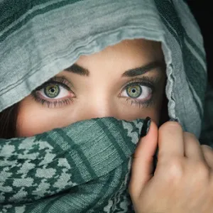 Μάτια μου ο έρωτας δεν θέλει like για να καταλάβει, να τον κοιτάς στα μάτια θέλει