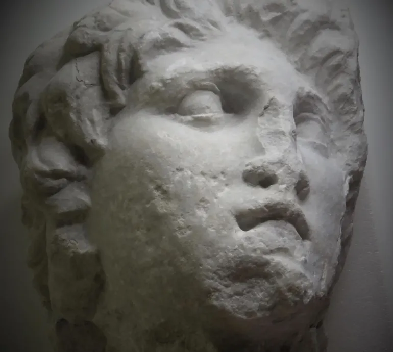 Εκπληκτικό γλυπτό του Μεγάλου Αλεξάνδρου βρισκόταν ξεχασμένο σε αποθήκη