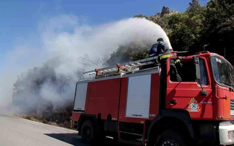 Φωτιά στις κατασκηνώσεις του Αγίου Ανδρέα στο Ζούμπερι – Έγινε προληπτική εκκένωση
