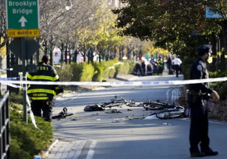 ΗΠΑ: Όχημα έπεσε πάνω σε πεζούς και ποδηλάτες στο Μανχάταν, 8 νεκροί