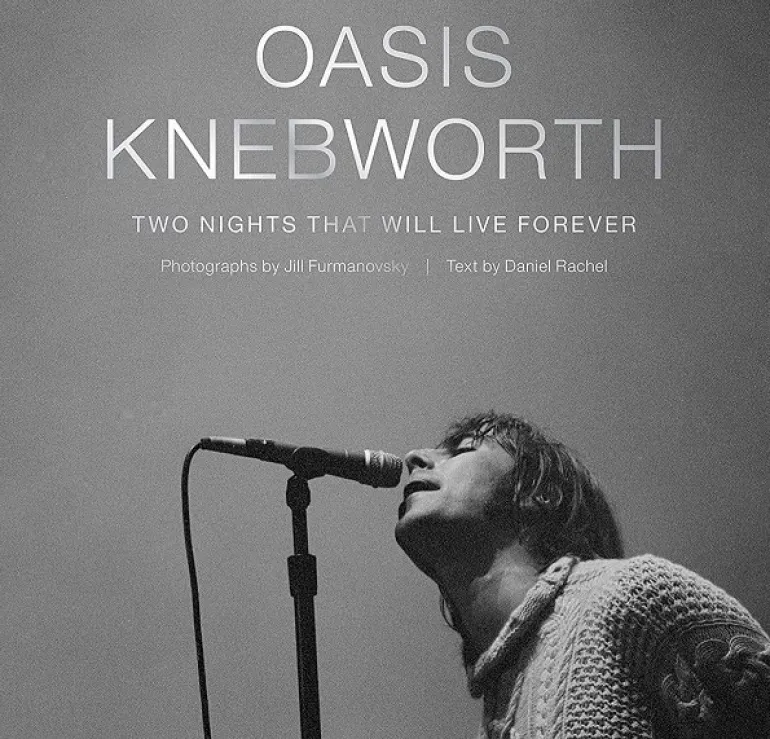 Τον Αύγουστο θα κυκλοφορήσει ένα βιβλίο που θα τιμήσει ένα από τα σημαντικότερα συγκροτήματα της Βρετανίας, τους Oasis