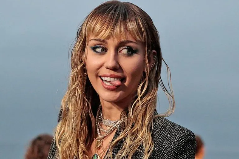 Miley Cyrus - Just Breathe, Pearl Jam και Sweet Jane των Velvet U., πολύ καλή!