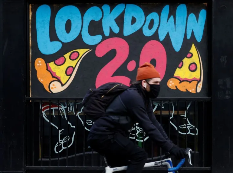 Ατελείωτη περιπέτεια, κοροναϊός : Σε αυστηρό lockdown ξαναμπαίνει η Αγγλία