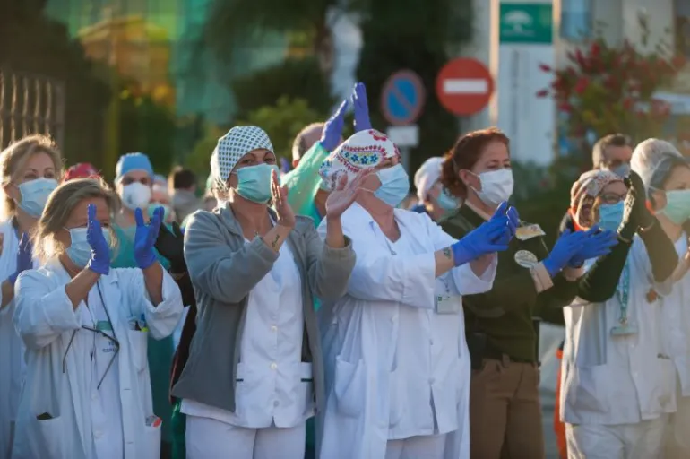 Γαλλία: δίνει «ιστορική» αύξηση μισθών σε νοσηλευτές και εργαζόμενους υγείας