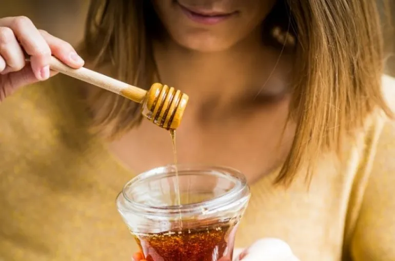 5 πράγματα που θα συμβούν στο σώμα σου εάν αρχίσεις να τρως μέλι κάθε μέρα