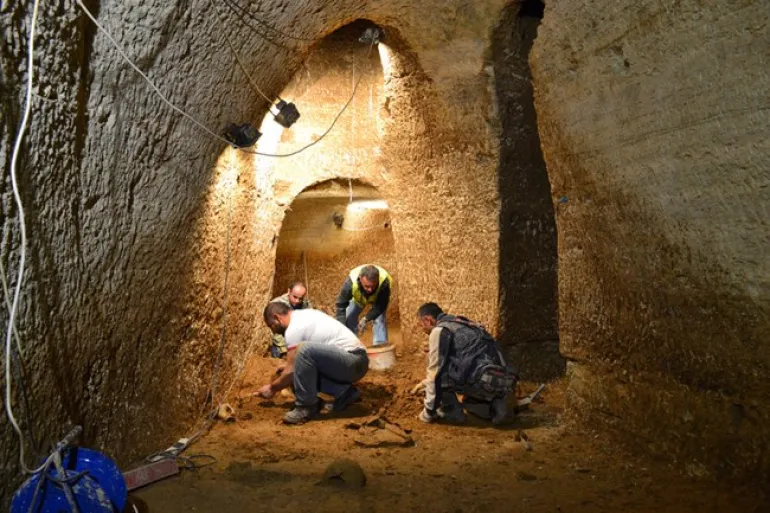 Αρχαιολογικό "θησαυρό" αποκάλυψε η επέκταση του μετρό στον Πειραιά - Τι περιέχει η Ξυλαποθήκη των Αστικών Πυλών 