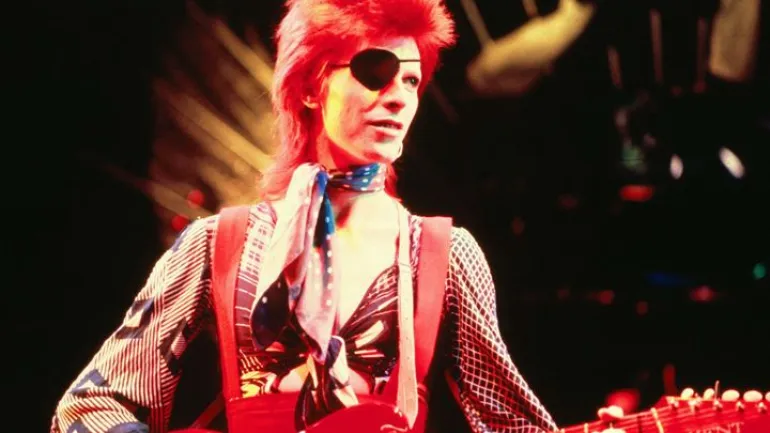 Το Rolling Stone εξηγεί γιατί ο David Bowie ήταν ο μεγαλύτερος ροκ σταρ