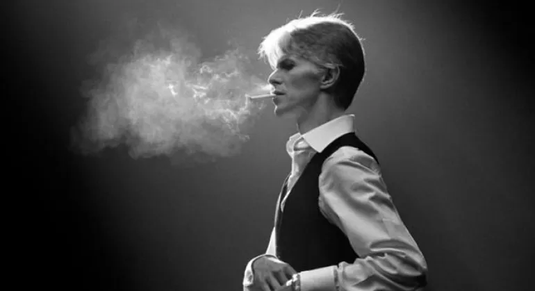 Ο λεπτός λευκός δούκας: Μία στενή έρευνα στον σκοτεινό χαρακτήρα του David Bowie