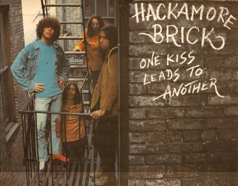 Hackamore Brick - One Kiss Leads to Another: Tι είναι αυτό που κάνει ένα cult άλμπουμ κλασικό; 