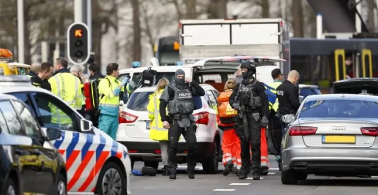 Ολλανδία: Ένοπλος άνοιξε πυρ σε τραμ στην Ουτρέχτη 