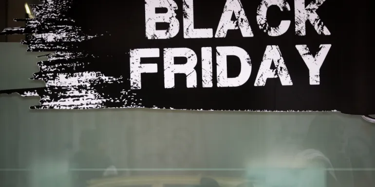 «Black Friday»: Πώς ξεκίνησε και γιατί ονομάστηκε «Μαύρη Παρασκευή»;