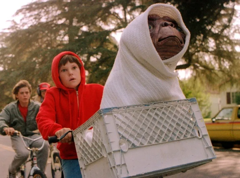 Σαν σήμερα το 1982 ο E.T 'επιστρέφει' σπίτι... 