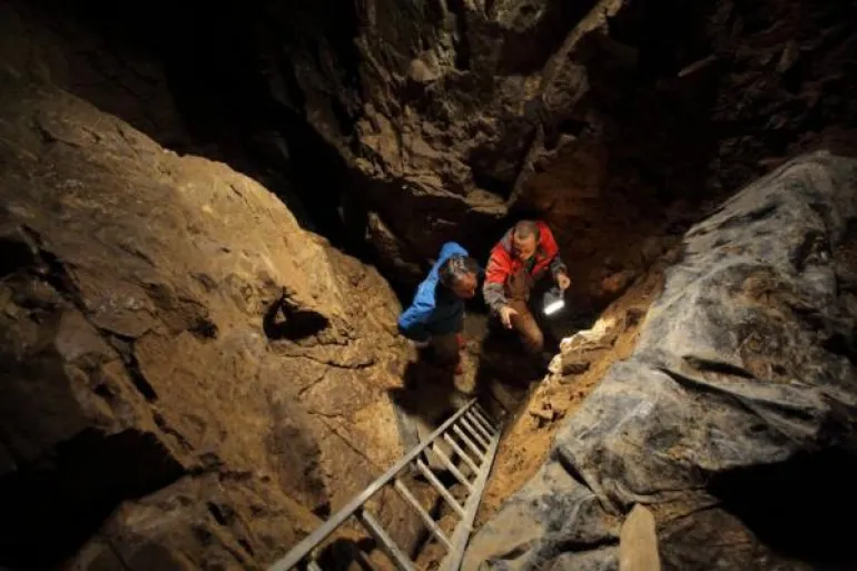 Στο «φως» τα μυστικά του σπηλαίου Ντενίσοβα με συμμετοχή Ελληνίδας ερευνήτριας