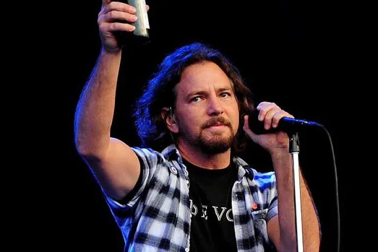 Φόρος τιμής των Pearl Jam στον Isaiah “Ikey” Owens